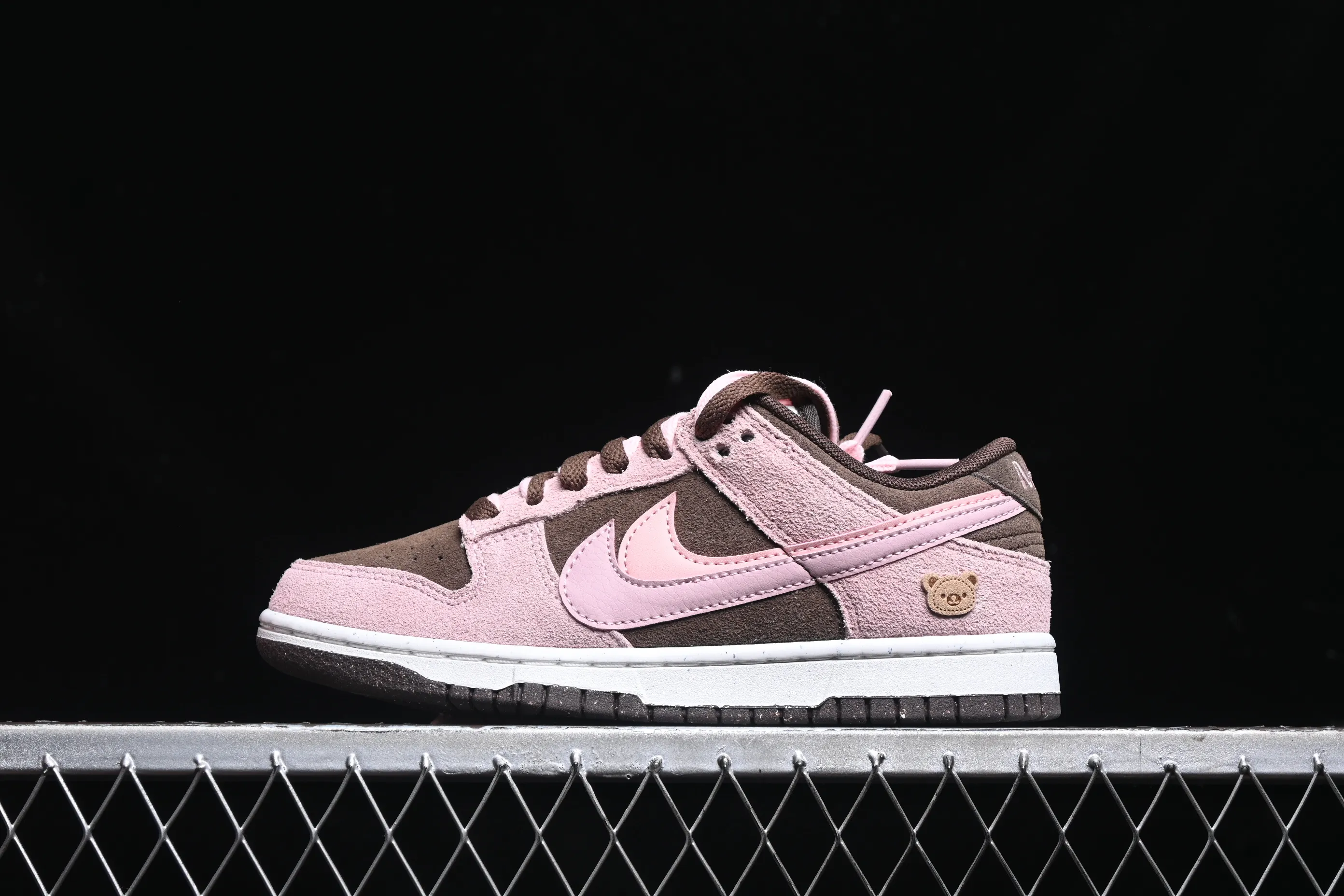 All categories Nk SB Dunk series Nk SB Dunk Low low-top sneakers Nk Dunk Low 85 double hook series Strawberry chestnut SB low-top sports and leisure sneakers HV1799-161